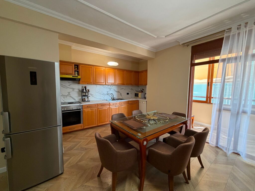 Qera | Apartament 4 + 1 | ISH Ekspozita | 1300 €/muaj
