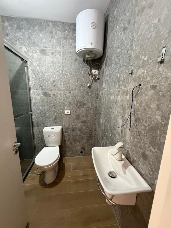 Shitet Apartament 1+1 te Billa Durres