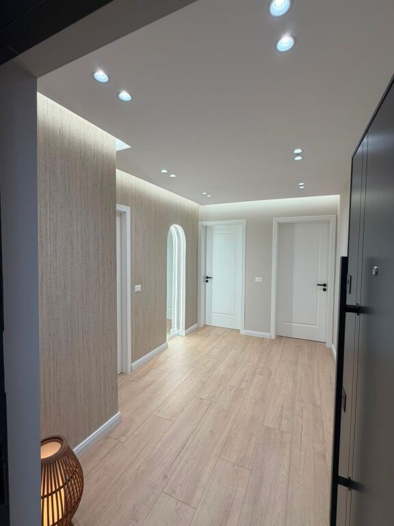 Shitet apartament 1+1 prane Liqenit te Tiranes