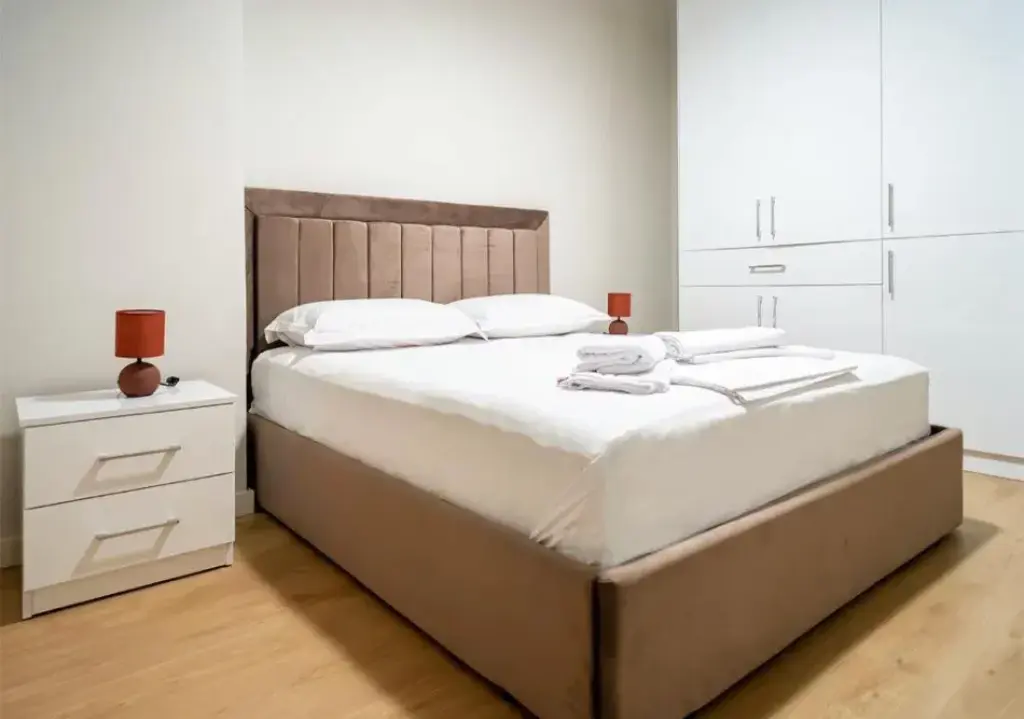 Jepet apartament 1+1 me qera prane Zogut te Zi, rr muhamed gjollesha