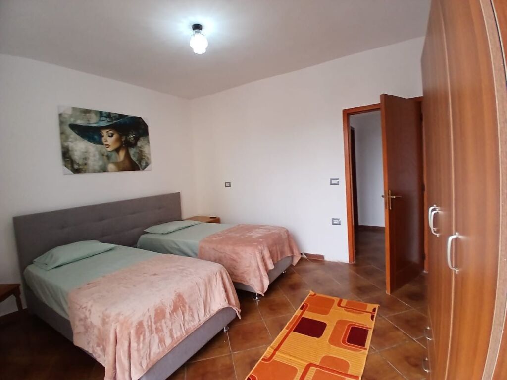 Apartament 2+1 per qera Rruga e Durresit !