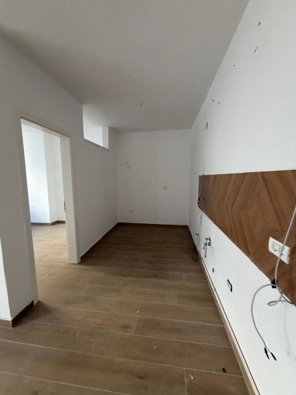 Shitet Apartament 1+1 te Billa Durres
