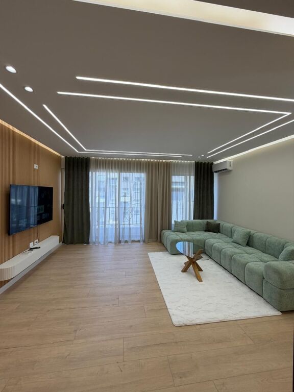 Appartamento 2+1 in vendita – Yzberisht 📍 Posizione: Yzberisht ✨ Dettagli: 📐 Superficie: lordo 114 m², netto 102.6 m² 🏢 6° piano, con ascensore 🛁 1 bagno 🌿 2 balconi 📄 Con certificato di proprietà (Catasto) 💰 Prezzo: 17.100.000 Lek