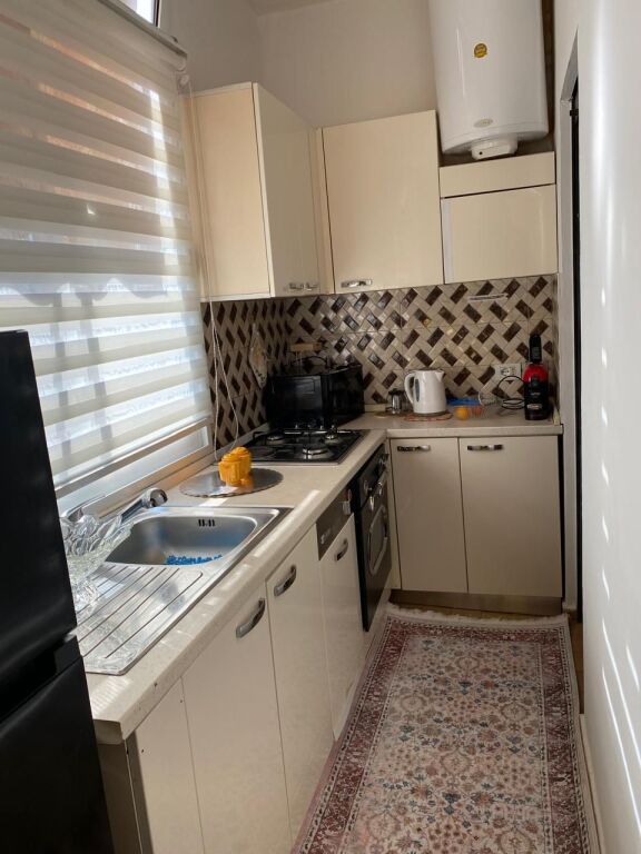 Jepet me qera apartament 2+1 në qendër, 800 €