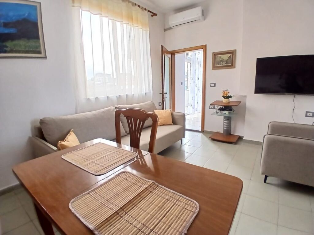 Apartament 2+1 per qera Rruga e Durresit !