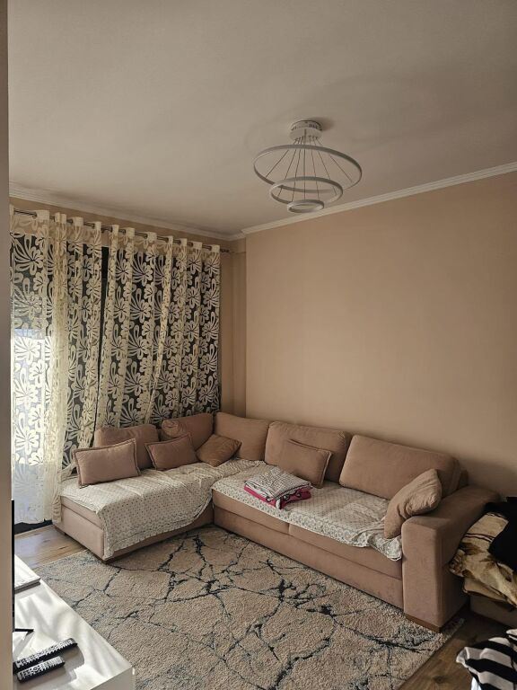 Jepet me qera apartament 1+1 në Astir, 40 000 lekë