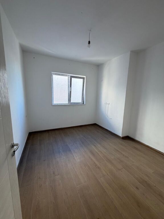 Shitet Apartament 1+1 te Billa Durres