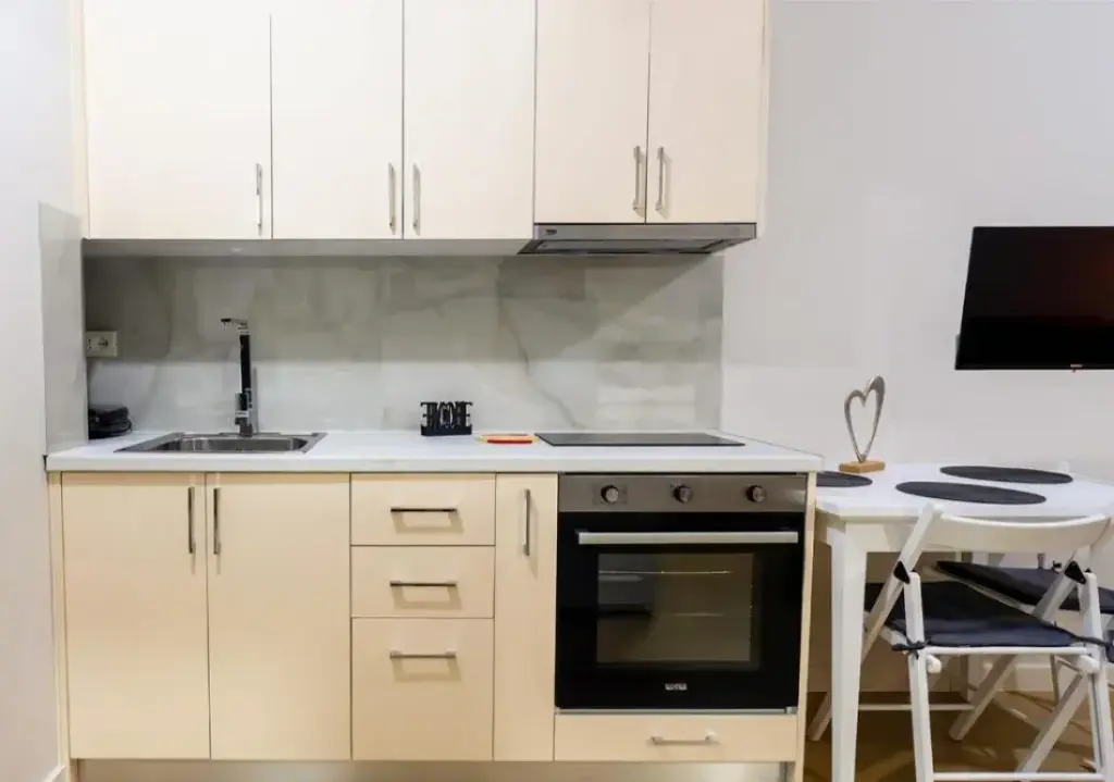 Jepet apartament 1+1 me qera prane Zogut te Zi, rr muhamed gjollesha