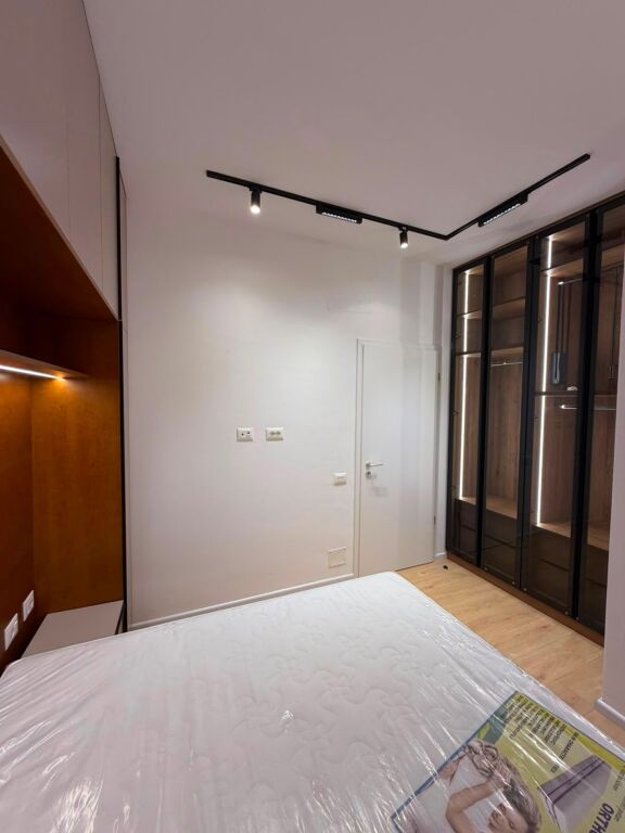 Jepet me qera apartament 1+1 dhe ballkon tek Rezidenca Kadiu, Ali Dem