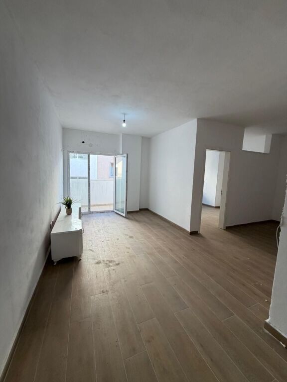 Shitet Apartament 1+1 te Billa Durres