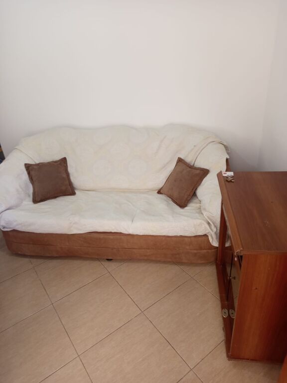 APARTAMENT 1+1. 30000 LEKE.ZOGU I ZI