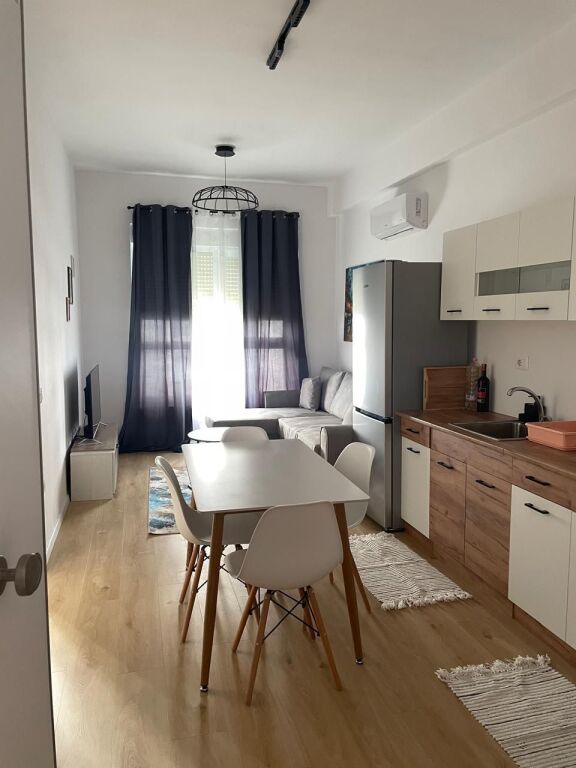 Jepet me qera apartament 1+1 ne Ali Dem, 38 000 lekë