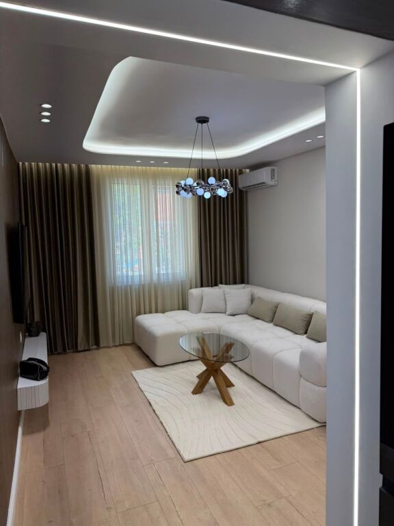 Shitet apartament 1+1 prane Liqenit te Tiranes