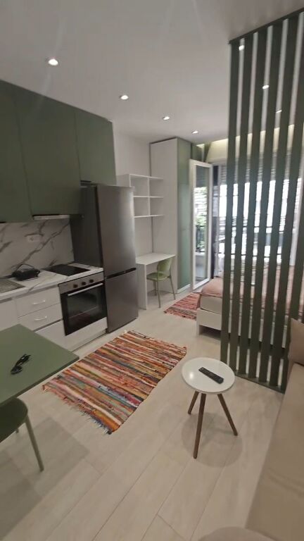 Monolocale in Affitto – Porcelan 📍 Porcelan, vicino a UET e Pediatria 🏢 Edificio nuovo 🛏️ Monolocale  📐 2° piano  💶 45000 lek / mese (Affittato con contratto notarile pagamento tramite banca tassa pagata dal proprietario)

