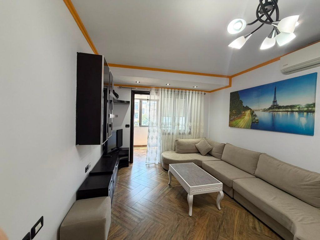 Qera, Apartament 2+1+2, 21 Dhjetori, Tiranë 600 €    60,000 Lekë