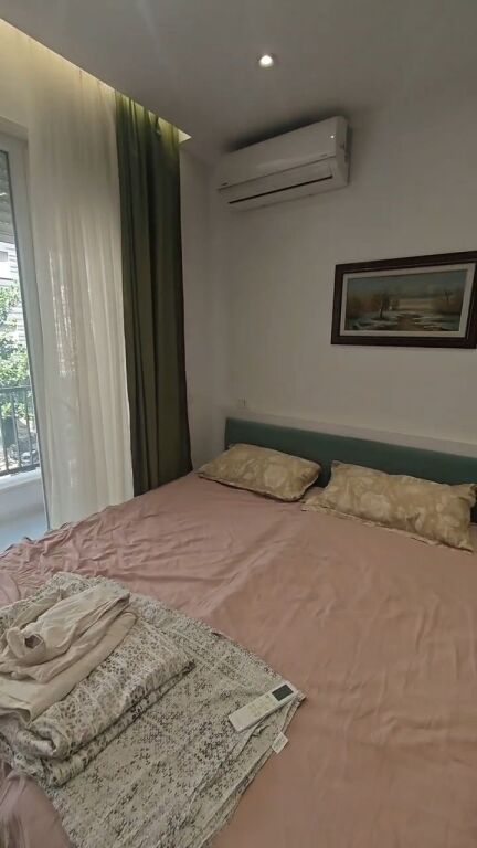 Monolocale in Affitto – Porcelan 📍 Porcelan, vicino a UET e Pediatria 🏢 Edificio nuovo 🛏️ Monolocale  📐 2° piano  💶 45000 lek / mese (Affittato con contratto notarile pagamento tramite banca tassa pagata dal proprietario)
