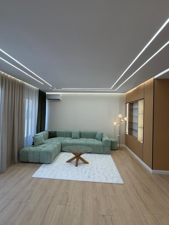 Appartamento 2+1 in vendita – Yzberisht 📍 Posizione: Yzberisht ✨ Dettagli: 📐 Superficie: lordo 114 m², netto 102.6 m² 🏢 6° piano, con ascensore 🛁 1 bagno 🌿 2 balconi 📄 Con certificato di proprietà (Catasto) 💰 Prezzo: 17.100.000 Lek