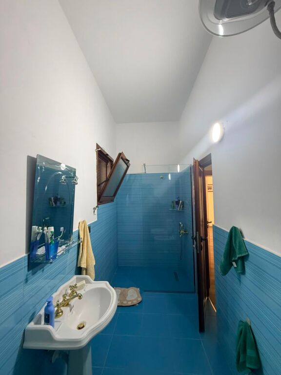 Casa Privata in Affitto all'Ingresso di Vlora 4 + 1 + 3 bagni