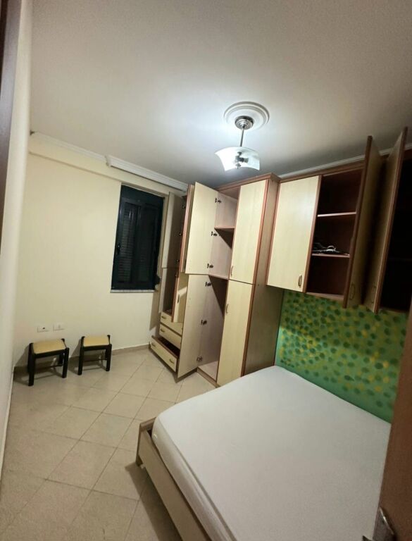 Jepet Me Qera Apartament 1+1+1 Ballkon