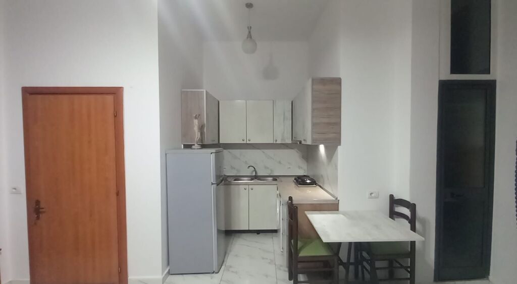 GARSONIERE ME QIRA - SHKOZE, TIRANE