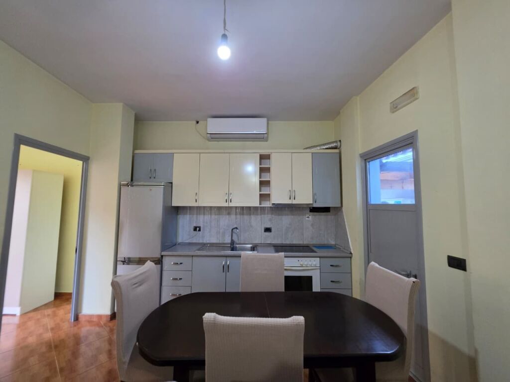 🏡 IN AFFITTO: Appartamento 2+1 | 80 m² | Vicino alla Facoltà di Economia – Gramoz Pashko | 45.000 Lek/Mese