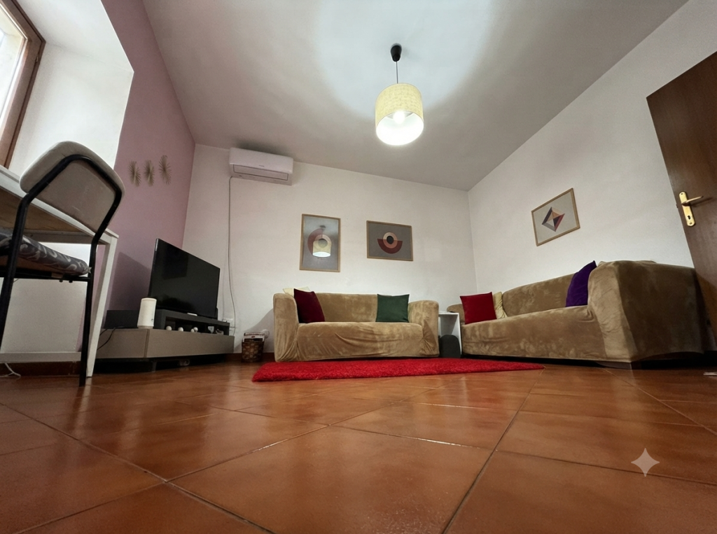 Apartament 1+1, per shitje.  Apartamenti ndodhet ne Rrugen Fortuzi, Tiranë