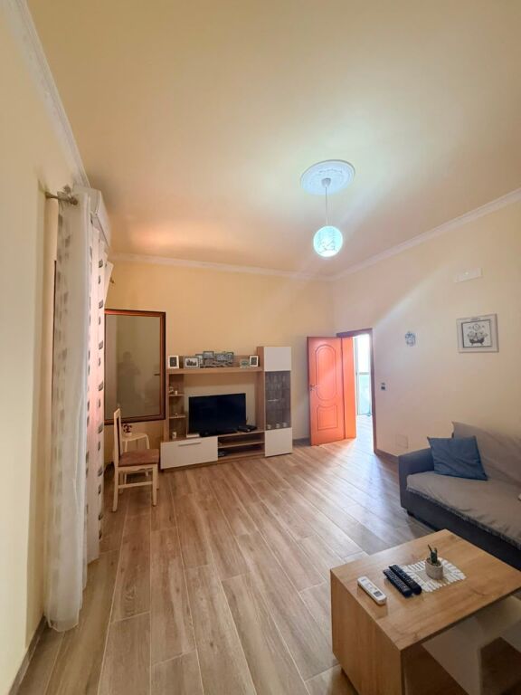 Casa Privata in Affitto all'Ingresso di Vlora 4 + 1 + 3 bagni