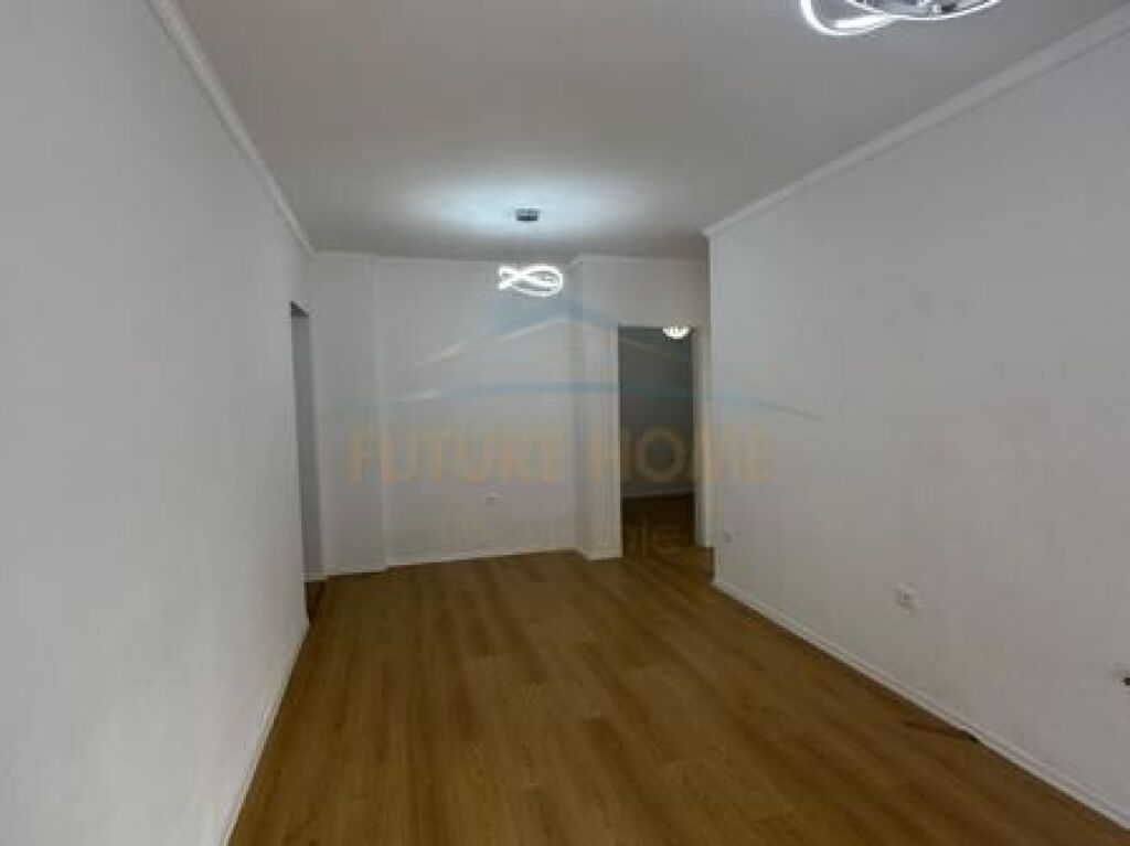 Shitet, Apartament 2+1+2, Fresk