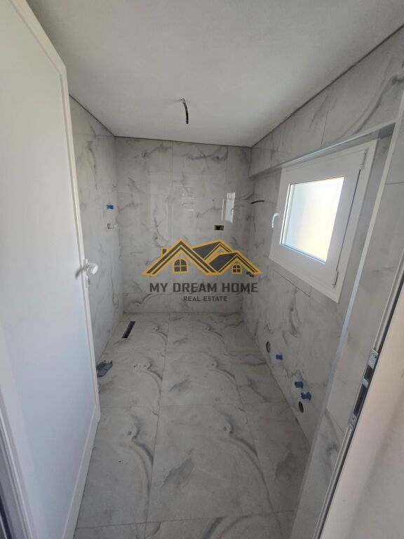 VENDESI PRIVATA IN VENDITA A ARAPAJ DURRES