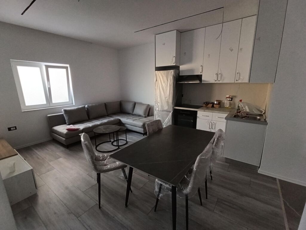Affitto | Shtëpi private 2 + 1 | Kodra E. Priftit | 550 €/mese