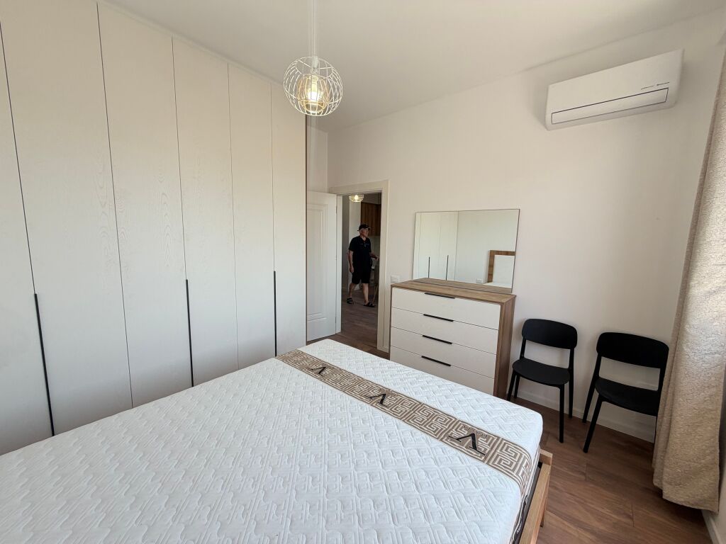 📣 QERA APARTAMENT 1+1 + PARKING 📍 Paskuqan  🏢 Pallat i ri 🛋️ Mobilim i ri, i pabanuar më parë 🚗 Post parkimi  💰 45.000 Lekë/Muaj – I PADISKUTUESHËM