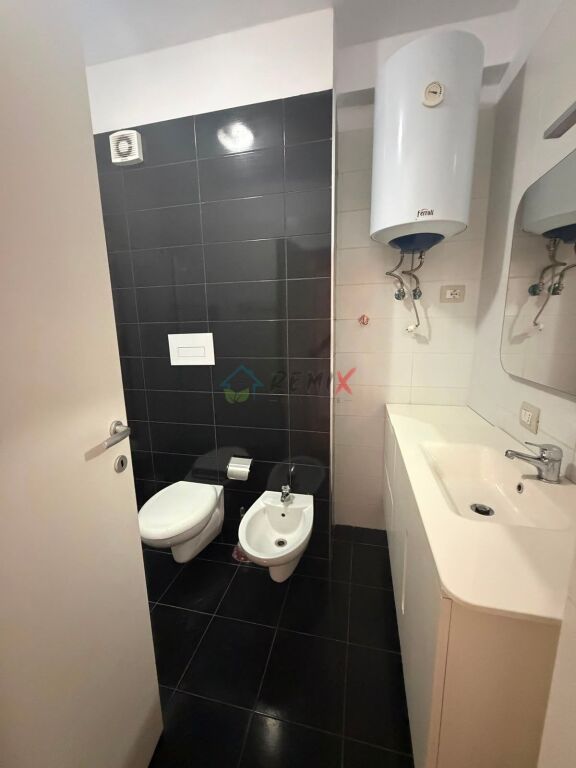 🏡 Jepet me qera apartament modern 2+1 në një rezidencë të qetë dhe të gjelbëruar!