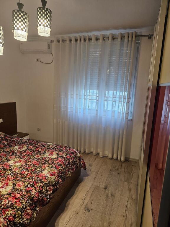 Jepet Apartament 2+1 me qera Tek Kompleks Kontakt, 21 Dhjetori   ID 5272