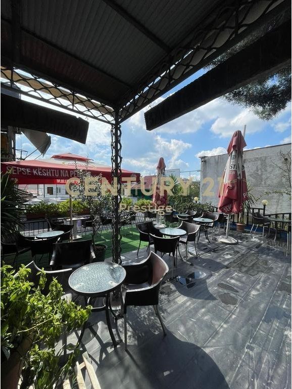 BAR-RESTORANT ME QIRA, VENDOSUR TEK RRETH-RROTULLIMI I SHKOZES!
