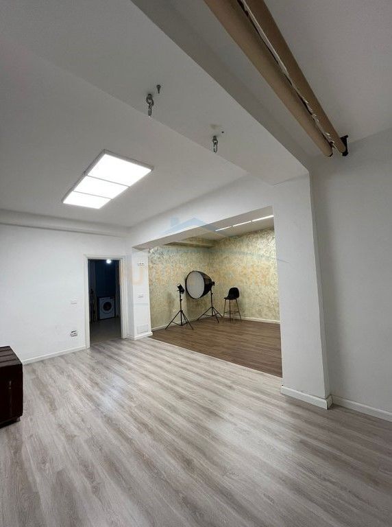 Rent, Business Premises, Neighborhood 17, Durres.