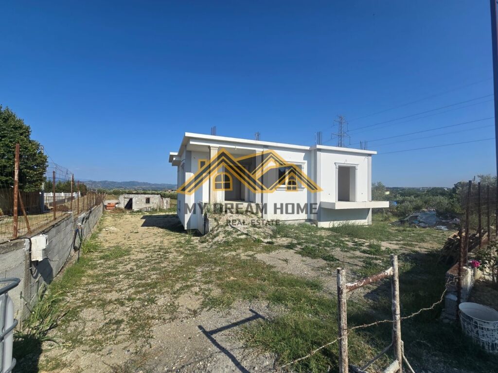 VENDESI PRIVATA IN VENDITA A ARAPAJ DURRES