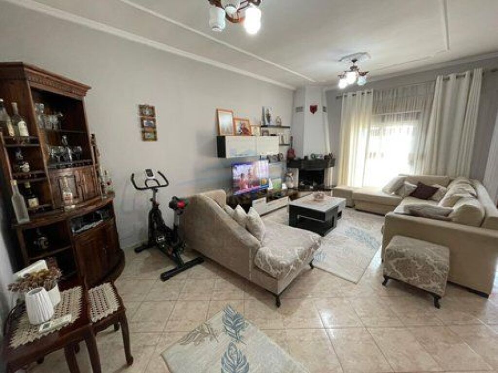 Qera, Apartament 2+1+Post Parkimi , Rruga Siri Kodra, Tirane .