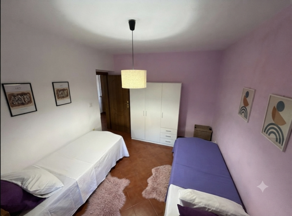 Apartament 1+1, per shitje.  Apartamenti ndodhet ne Rrugen Fortuzi, Tiranë