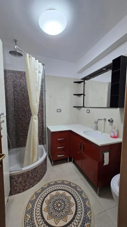 Jepet Me Qera Apartament 3+1+Aneks+Ballkon, Prane Sheshit Skenderbe