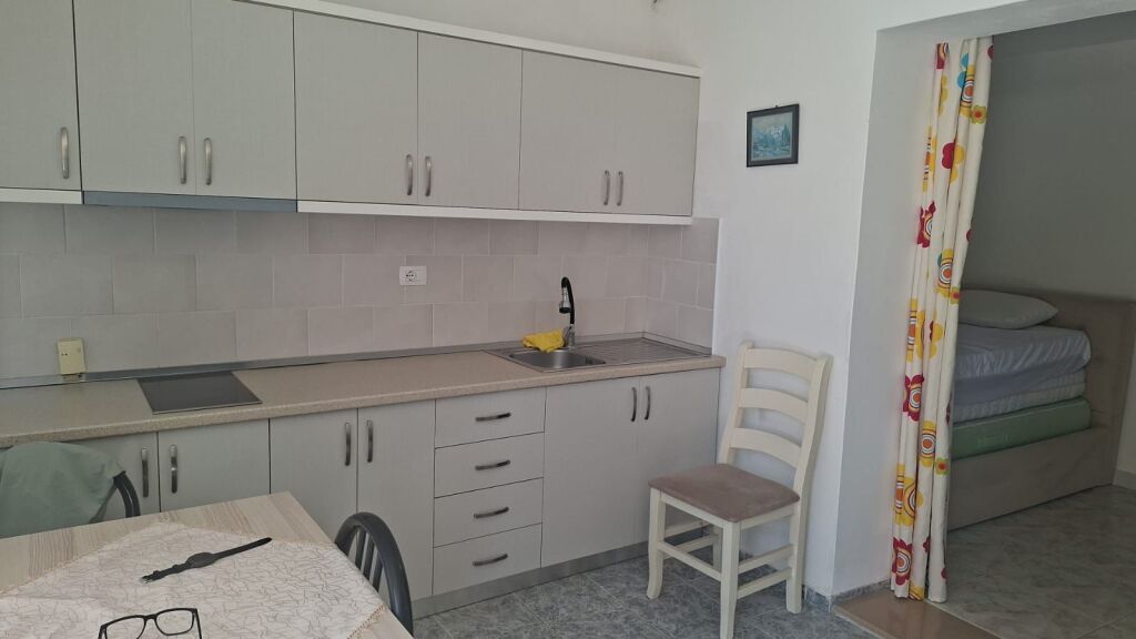 Apartament 1+1 me Qira Afatgjatë – Lungomare, Pas Lokal Taushan