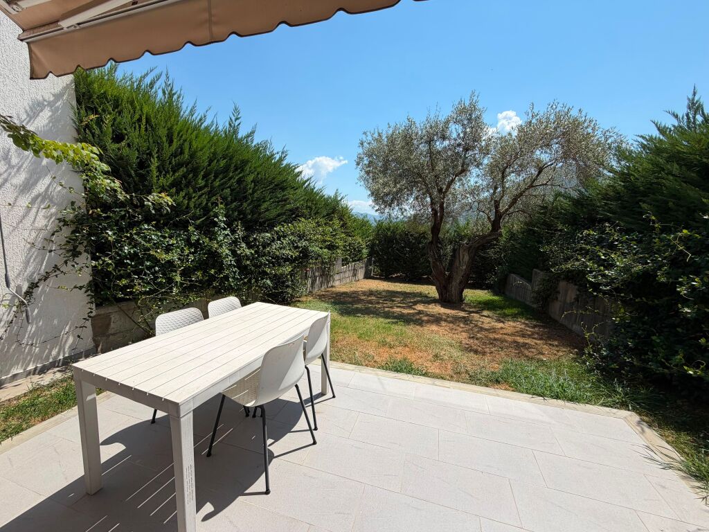 Vile 2-kateshe per qira tek Residenca Olive Grove prane TEG.