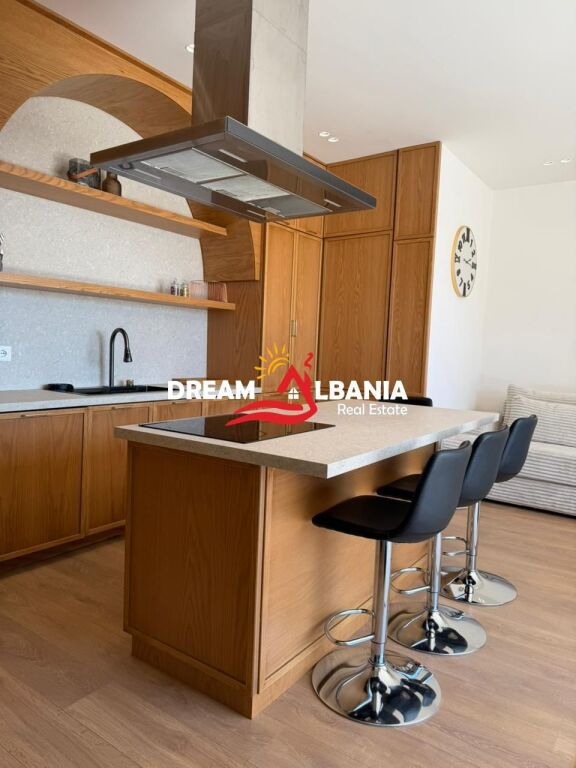 Shitet Vilë me Pishinë në Paskuqan – Tirane (4151224)