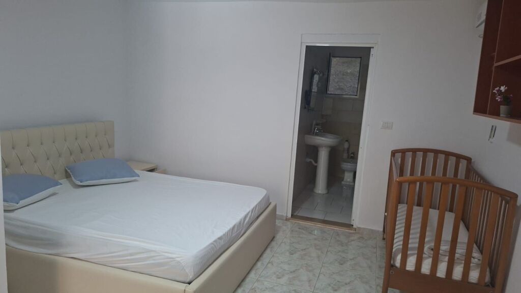 Apartament 1+1 me Qira Afatgjatë – Lungomare, Pas Lokal Taushan