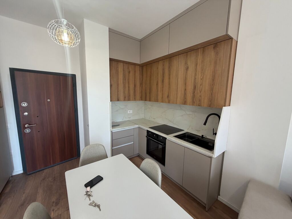 📣 QERA APARTAMENT 1+1 + PARKING 📍 Paskuqan  🏢 Pallat i ri 🛋️ Mobilim i ri, i pabanuar më parë 🚗 Post parkimi  💰 45.000 Lekë/Muaj – I PADISKUTUESHËM