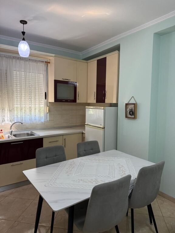 JEPET ME QERA APARTAMENT 2+1 - PRANE MARTENITETIT TE RI
