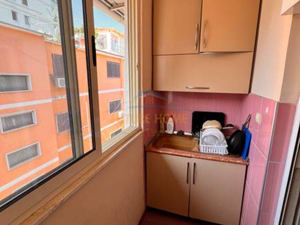 Shitet, Apartament 2+1 me Papafingo, Ambasada Amerikane . Orange72429