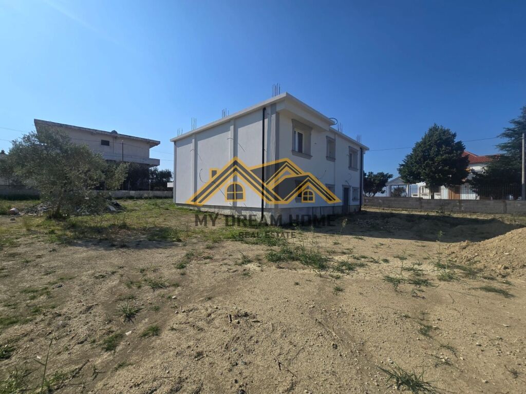 VENDESI PRIVATA IN VENDITA A ARAPAJ DURRES