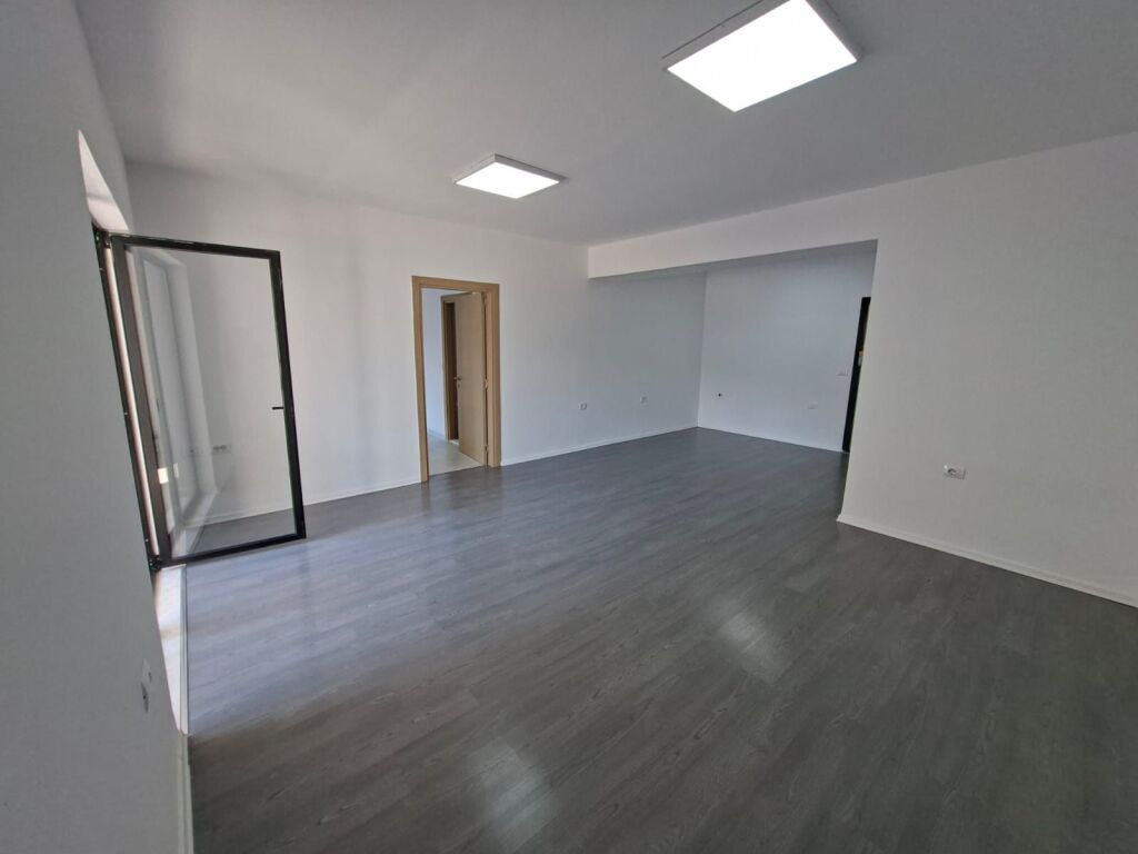 Affitto | Ambjent Biznesi | Rruga 5 Maji | 450 €/mese