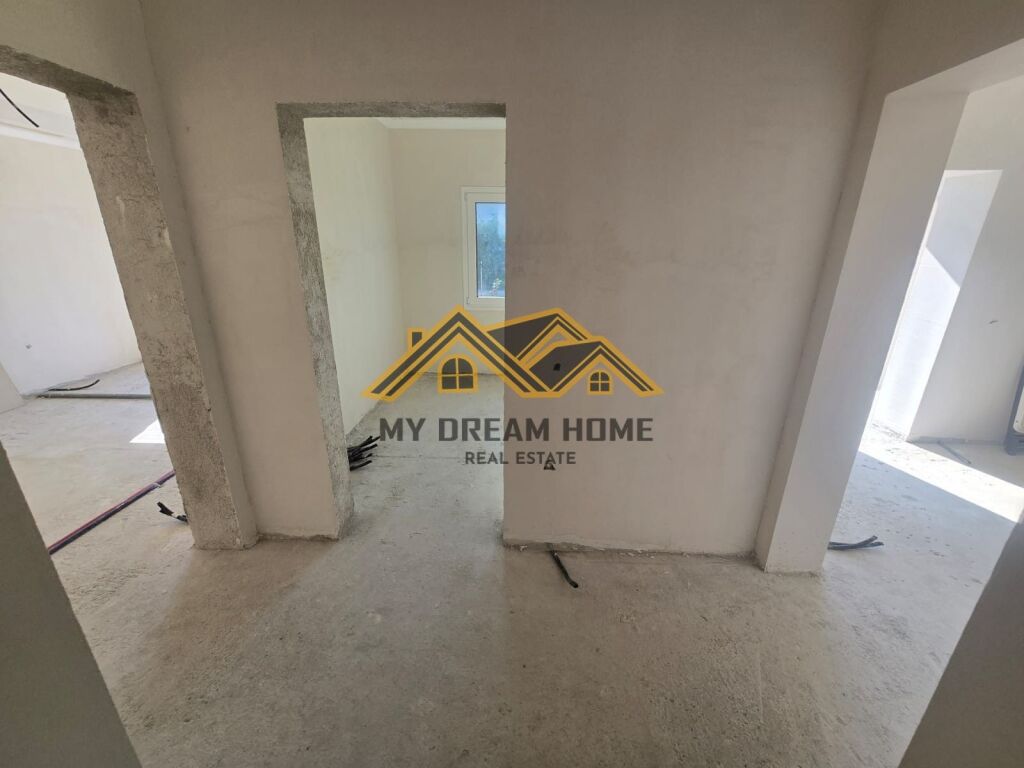 VENDESI PRIVATA IN VENDITA A ARAPAJ DURRES