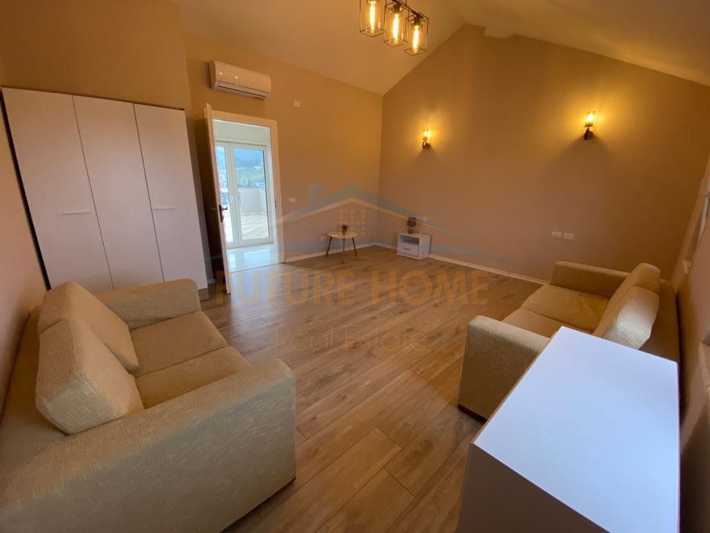 Qira, Triplex 3+1+2, Akacia Hills, Teg . OPP68000